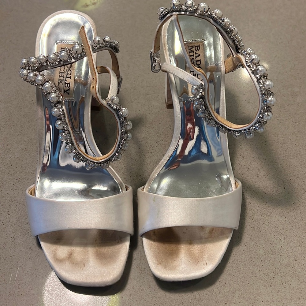 Badgley Mischka, white size 6